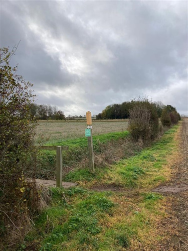 A picture showing a crossroads in a public footpath